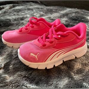 NWOT Puma Kids Vibrant Pink Sneakers